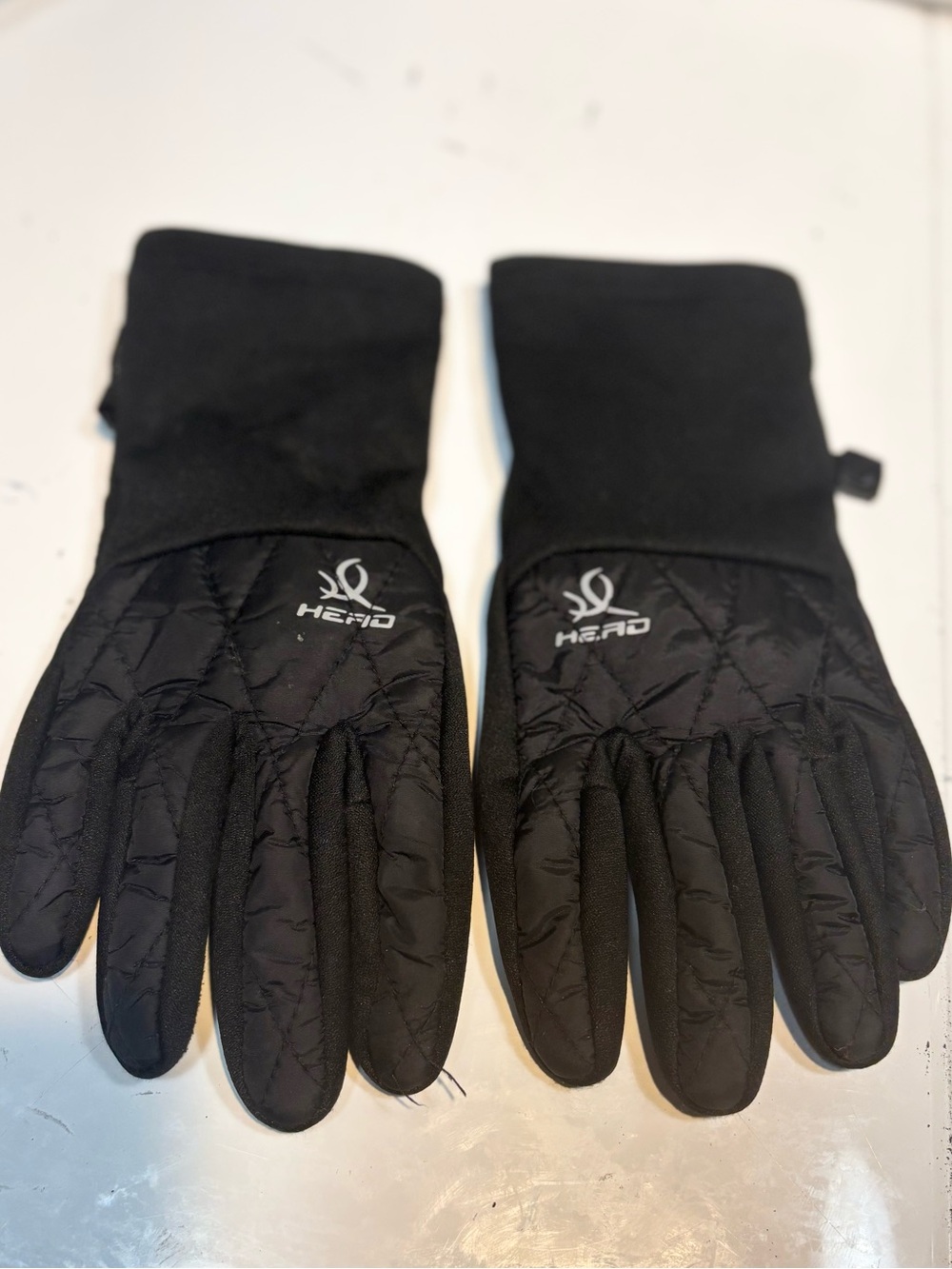 black Head Women's Hybrid Gloves featuring a quilted design small